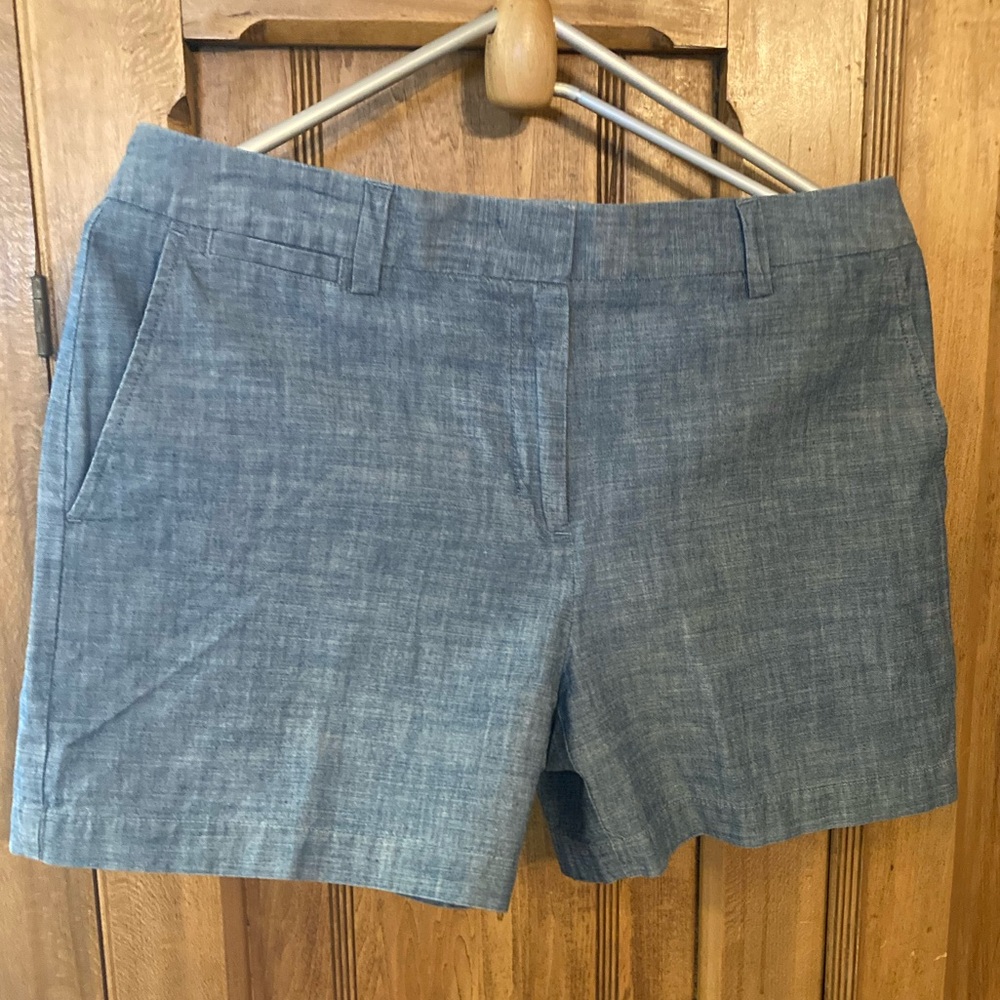 NWT Lands End chambray shorts.